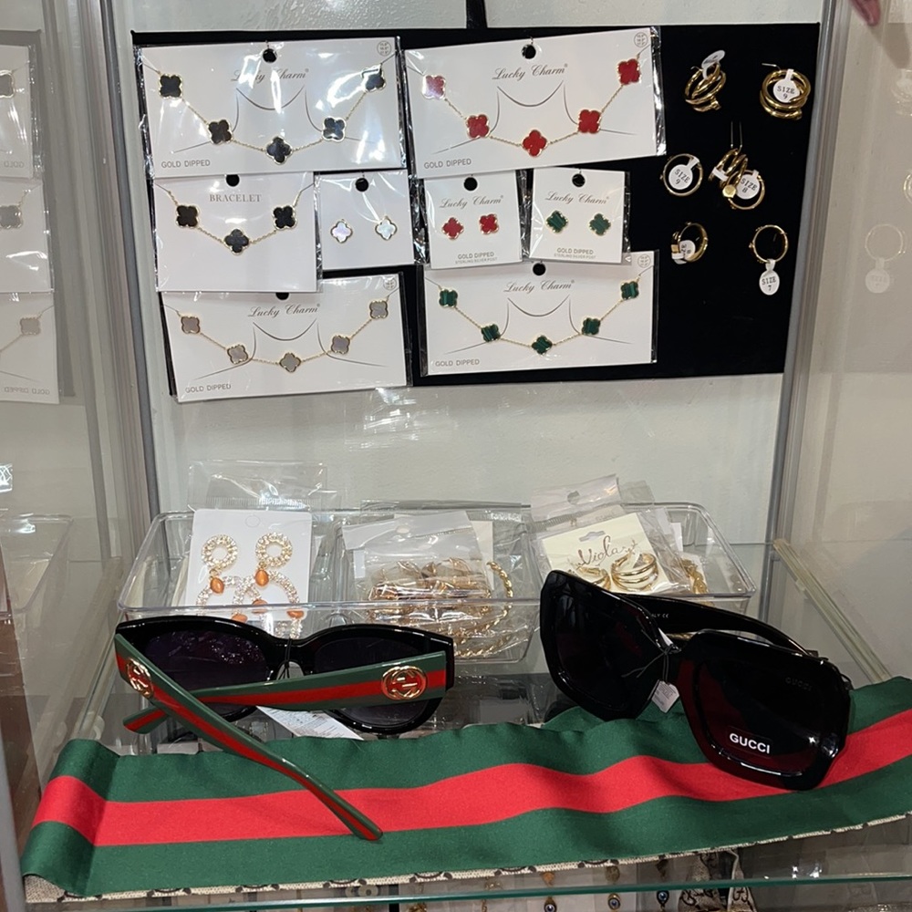 Showcase Displays ✨ Please Read the Description ✨Inspired in different brands ✨ - Picture 3 of 5